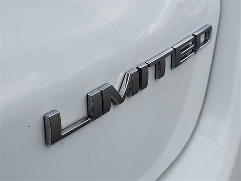 Used 2023 Jeep Compass Limited image 29