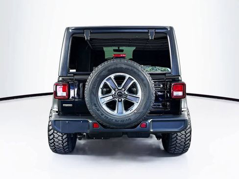 Used 2022 Jeep Wrangler Unlimited Sahara w/ Cold Weather Group AWD/4WD image 5