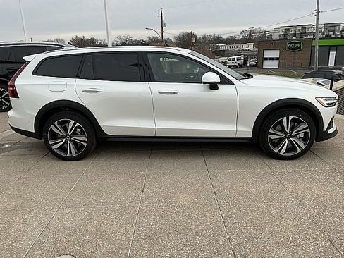 New 2026 Volvo V60 B5 Cross Country Plus w/ Climate Package image 7
