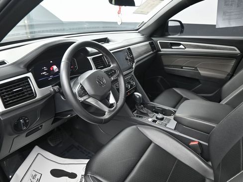 Used 2022 Volkswagen Atlas Cross Sport SE w/ Black Wheel Package image 27