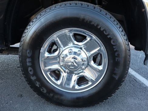 Used 2018 RAM 2500 Tradesman w/ Chrome Appearance Group image 43