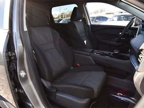 Used 2024 Nissan Rogue SV image 19