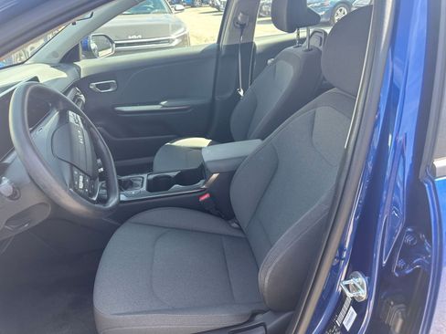Used 2025 Kia K4 LXS image 25
