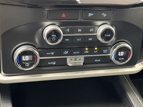 Used 2022 Ford Expedition XLT image 23