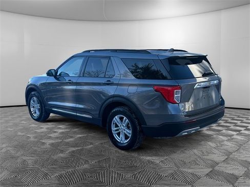 Used 2022 Ford Explorer XLT w/ Equipment Group 202A image 3