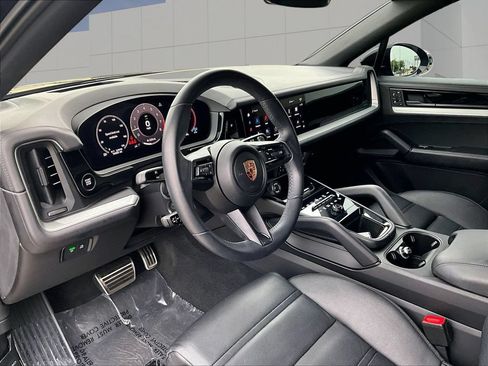 Certified 2024 Porsche Cayenne Coupe AWD/4WD image 4