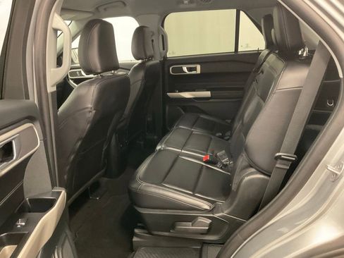 Used 2023 Ford Explorer XLT image 32