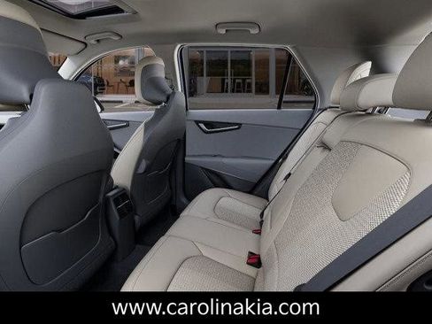 New 2025 Kia Niro EX Touring image 18