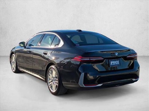 Certified 2025 BMW 530i image 8