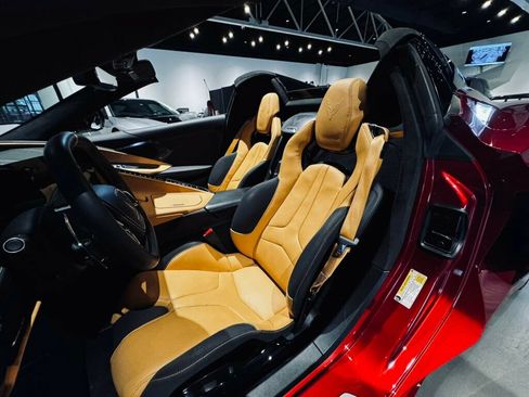 Used 2024 Chevrolet Corvette Stingray Premium Conv w/ Z51 Performance Package RWD image 11