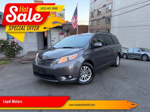 Used 2016 Toyota Sienna XLE w/ XLE Navigation Package FWD image 1