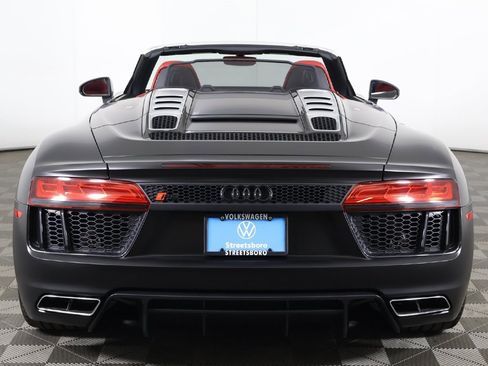 Used 2018 Audi R8 V10 w/ Carbon Exterior Package image 12
