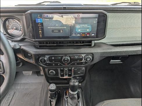 Used 2024 Jeep Wrangler Sport S image 9