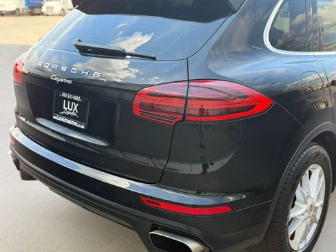 Used 2016 Porsche Cayenne w/ Premium Package AWD/4WD image 8