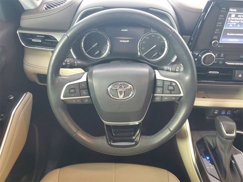Used 2022 Toyota Highlander Limited image 13