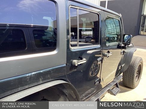 Used 2012 Jeep Wrangler Unlimited Rubicon w/ Connectivity Group image 9