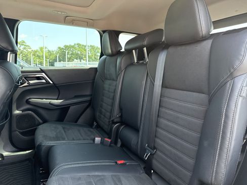 Used 2023 Mitsubishi Outlander SE AWD/4WD image 30