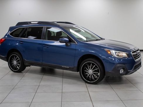 Used 2019 Subaru Outback 2.5i Premium image 5