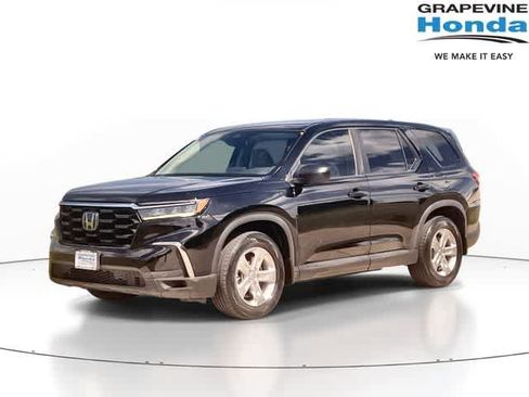 Used 2023 Honda Pilot LX image 1