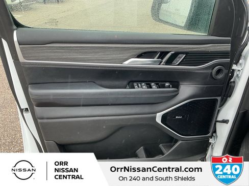 Used 2023 Jeep Wagoneer L Series III w/ Premium Group I image 16