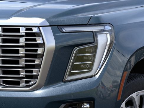 New 2026 GMC Yukon Denali w/ Denali Reserve Package AWD/4WD image 10
