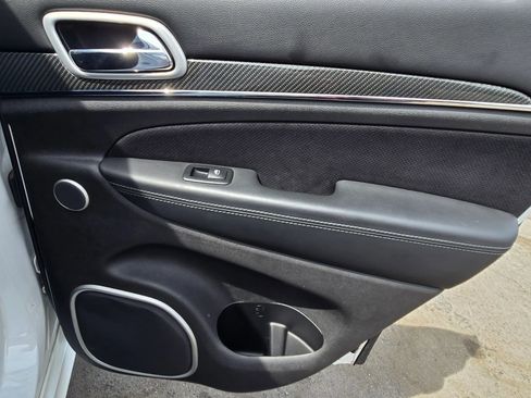 Used 2019 Jeep Grand Cherokee SRT image 16