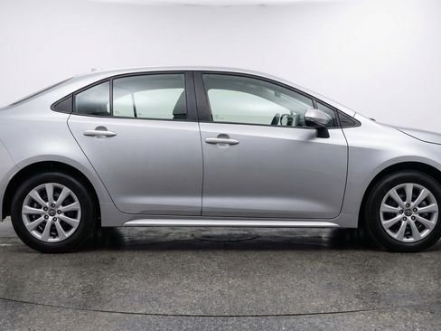 Used 2025 Toyota Corolla LE image 11