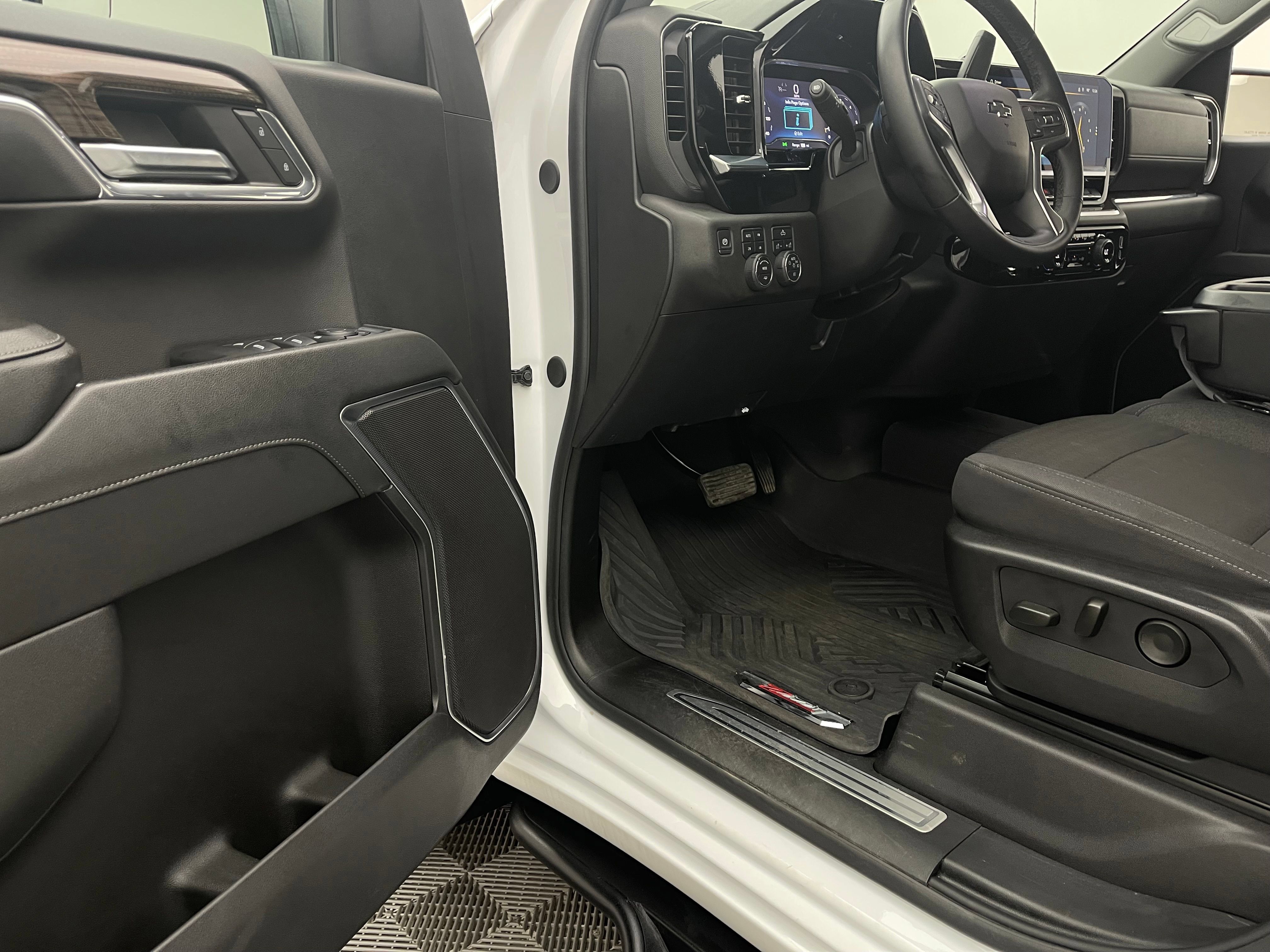Used 2024 Chevrolet Silverado 1500 RST AWD/4WD image 14