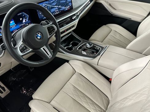 Used 2025 BMW X7 M60i image 11