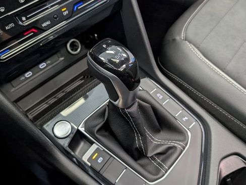 New 2026 Volkswagen Taos SE FWD image 21