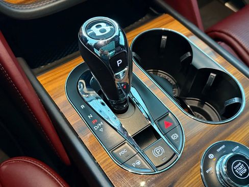 Used 2019 Bentley Bentayga image 27