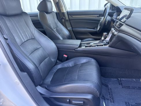 Used 2018 Honda Accord Touring image 14