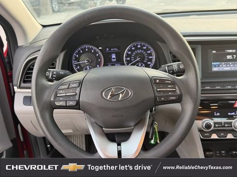 Used 2020 Hyundai Elantra SE FWD image 13