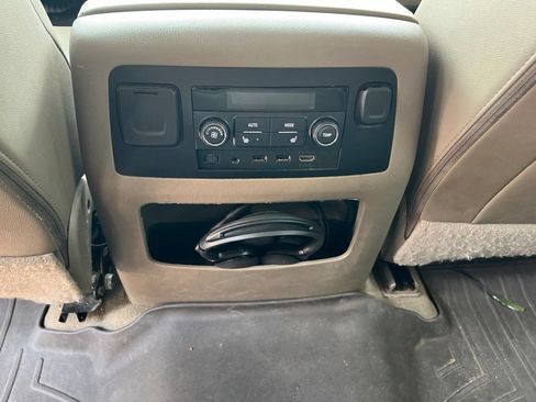 Used 2019 GMC Yukon XL SLT w/ Open Road Package AWD/4WD image 18