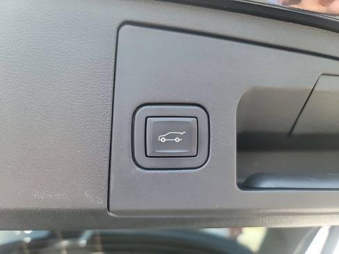 Used 2024 Cadillac XT4 Premium Luxury w/ Technology Package FWD image 10