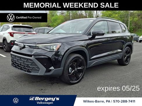 Used 2025 Volkswagen Taos SE AWD/4WD image 1