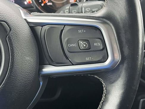 Used 2018 Jeep Wrangler Unlimited Sahara image 27