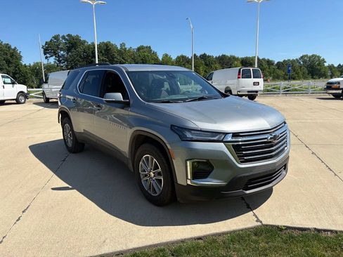 Used 2023 Chevrolet Traverse LT FWD image 4