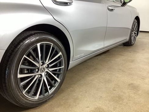 Used 2022 Lexus ES 300h w/ Premium Package FWD image 9