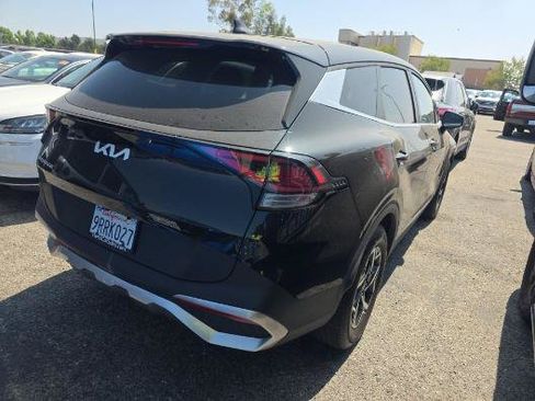 Used 2025 Kia Sportage LX FWD image 4