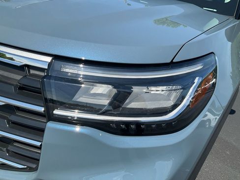 New 2026 Ford Explorer Active RWD image 9