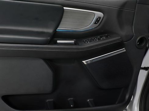 Used 2025 Ford Expedition Platinum image 23