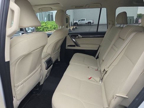 Used 2023 Lexus GX 460 Premium w/ Premium Package AWD/4WD image 5