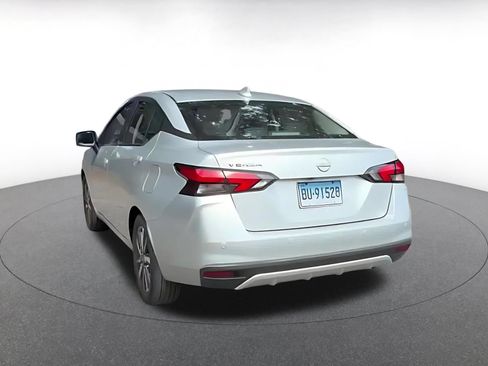 Used 2025 Nissan Versa SV FWD image 9