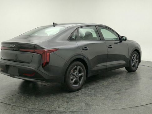 Used 2025 Kia K4 LXS FWD image 9