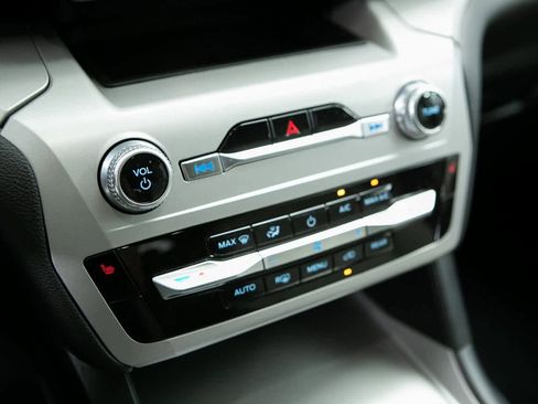 Used 2023 Ford Explorer XLT image 21