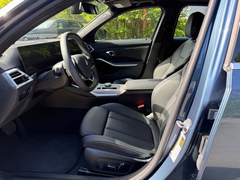 Certified 2025 BMW 330i Sedan RWD image 5