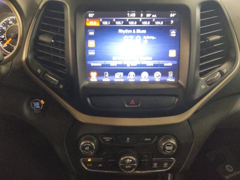 Used 2014 Jeep Cherokee Limited FWD image 25