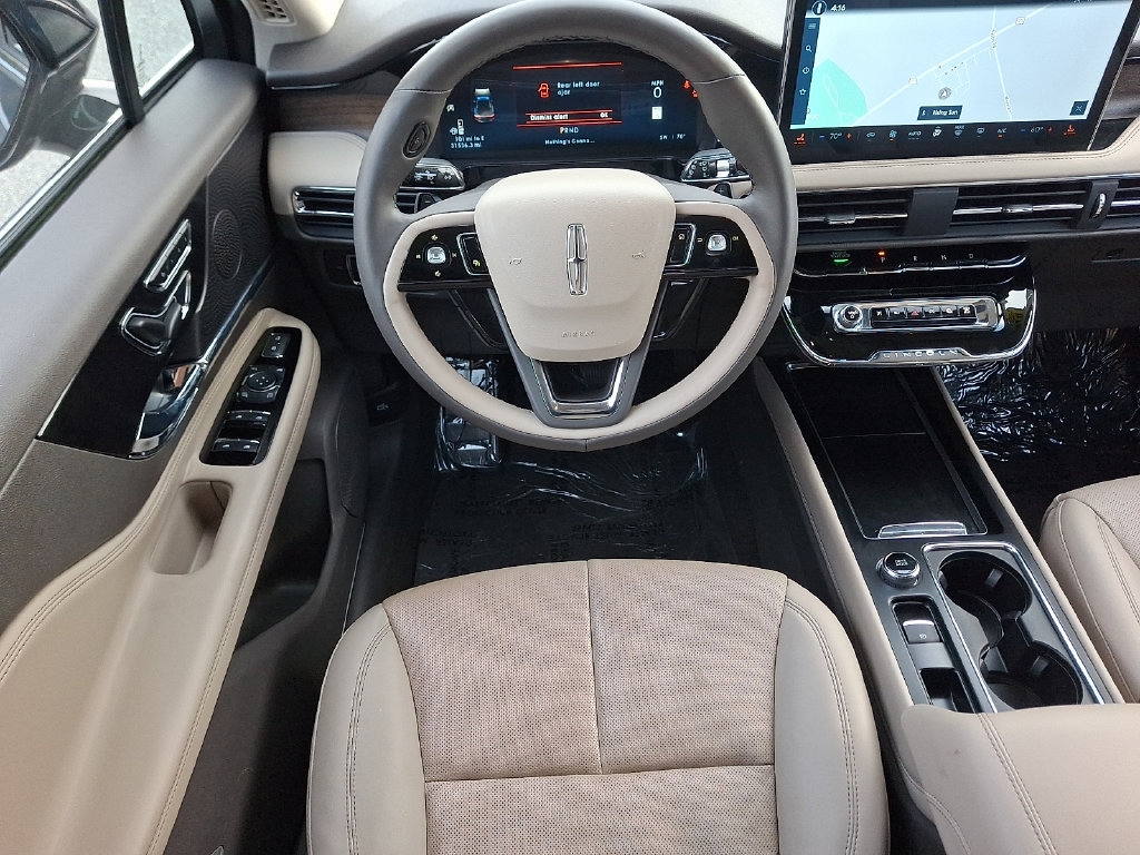 Used 2023 Lincoln Corsair Reserve AWD/4WD image 11