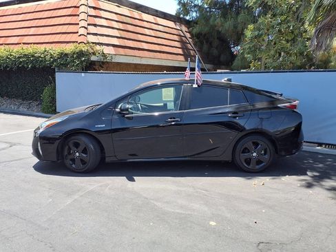 Used 2016 Toyota Prius Three Touring w/ Preferred Accessory Package FWD image 3